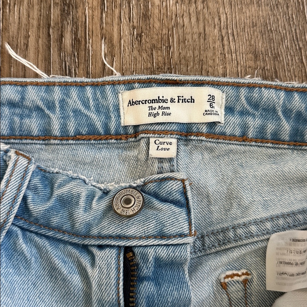 Abercrombie & Fitch Curve Love Denim - Picture 2 of 3